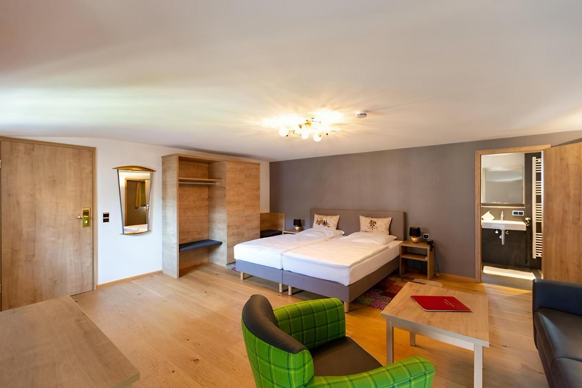 Отель Boardinghouse Sonne Оффенбург Экстерьер фото